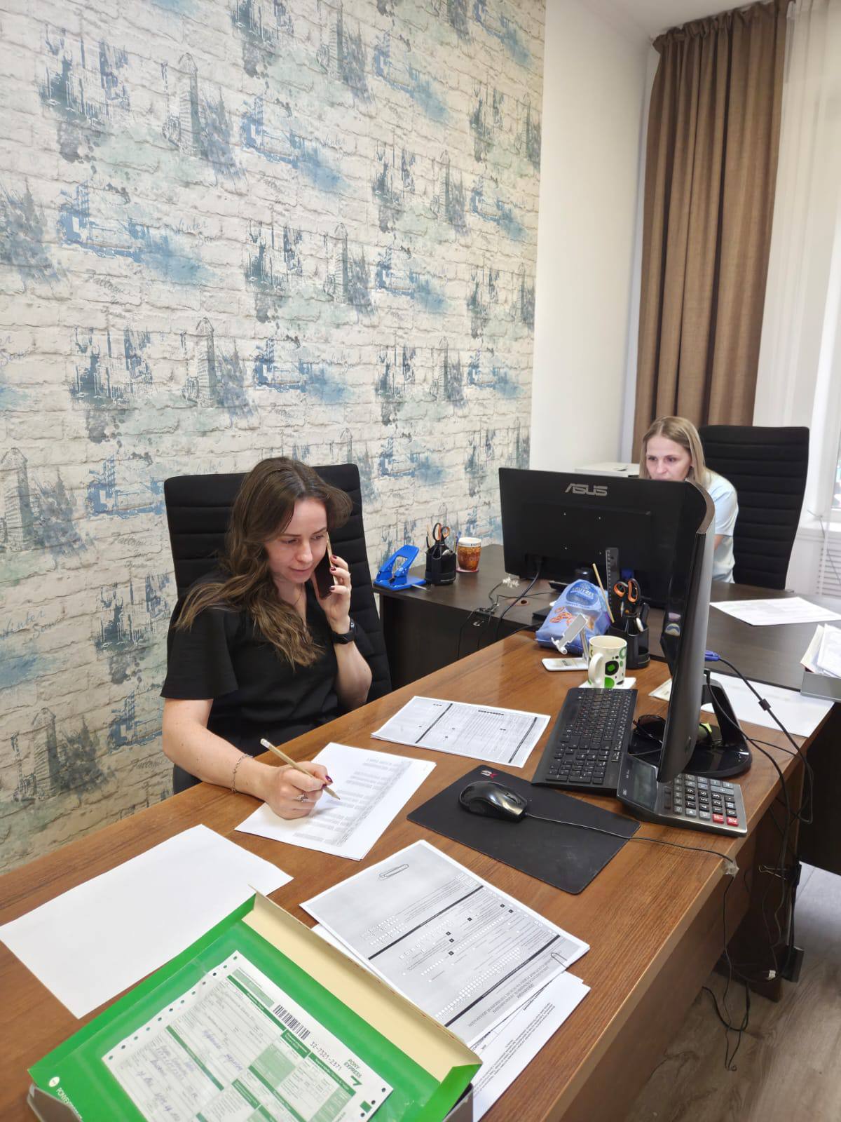 Рабочий процесс в офисе FinHub Group